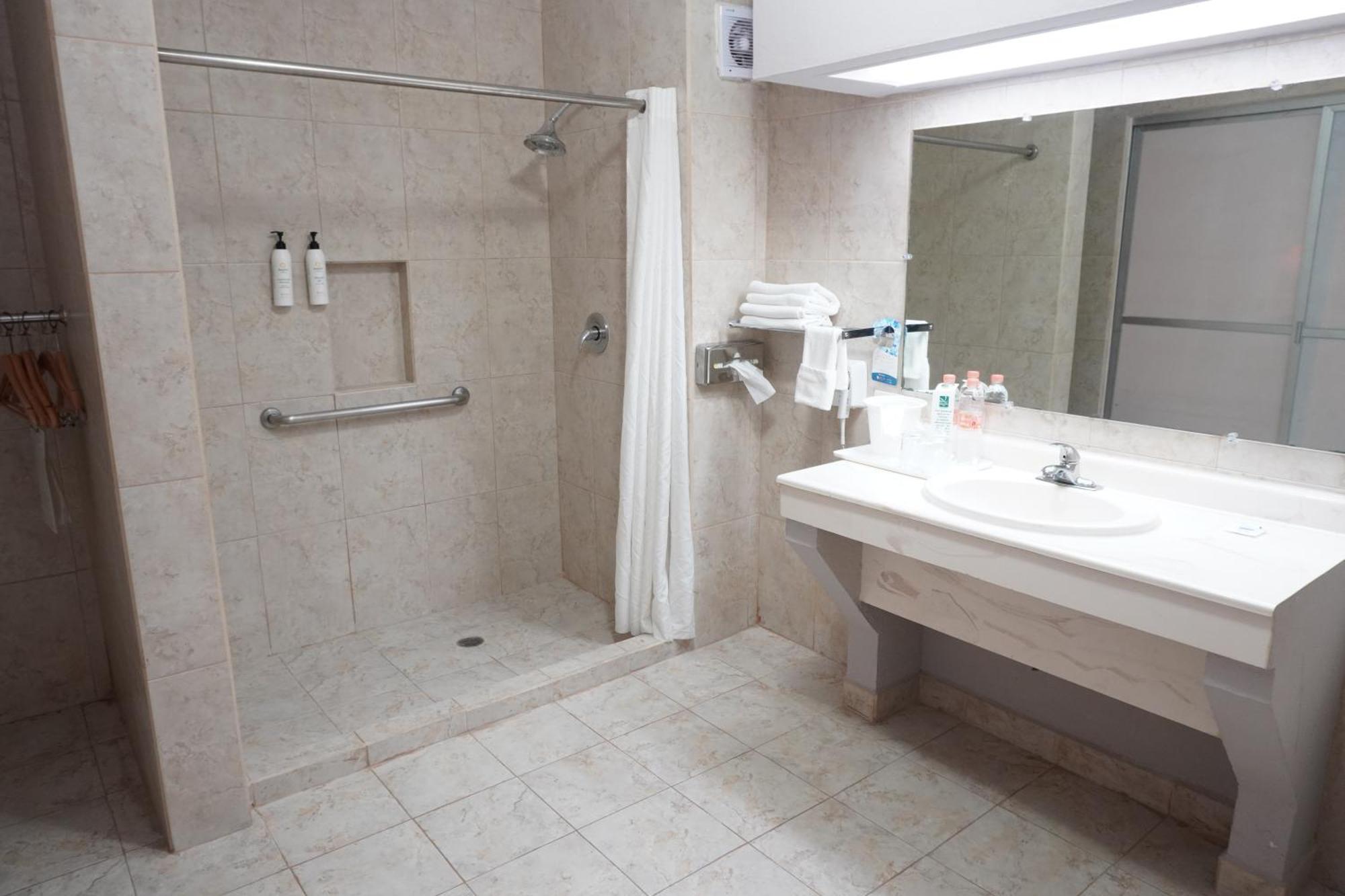 Quality Inn Piedras Negras Eksteriør bilde